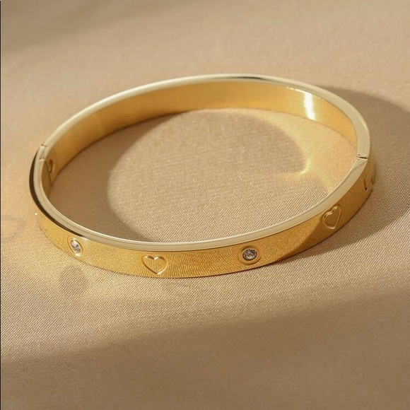 Women’s Rhinestone Decor heart love Bangle - Picture 2 of 4